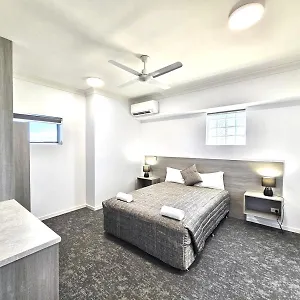 Motel Y, Rockhampton