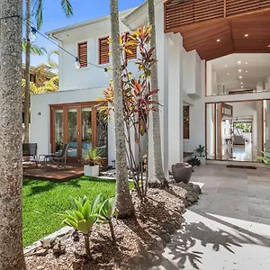 Holiday home Luxurious, Tropical Haven, Mooloolaba- Moonda5 Mooloolaba
